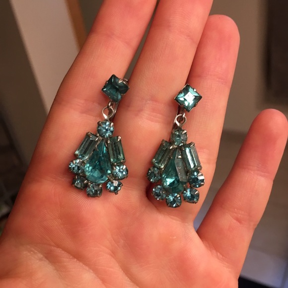 Vintage blue jeweled clip on earrings - Picture 2 of 3